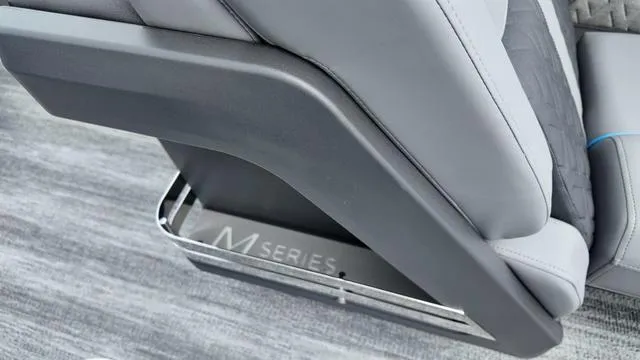 Slide: The Image of Bennington M Swingback 24 MSB 2025 - 16