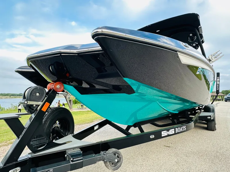 Slide: The Image of Malibu Wakesetter 24 MXZ 2021 - 10