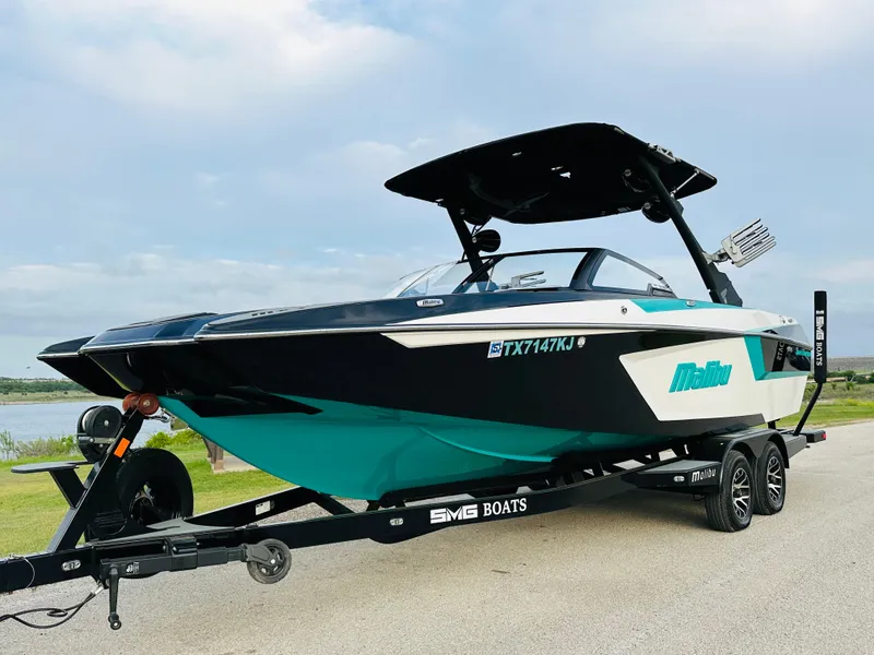 Slide: The Image of Malibu Wakesetter 24 MXZ 2021 - 11