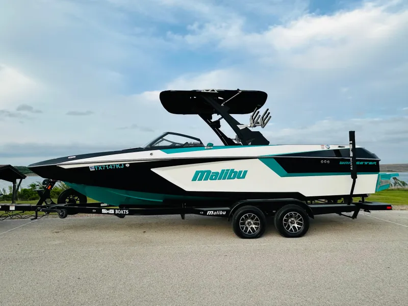 Slide: The Image of Malibu Wakesetter 24 MXZ 2021 - 12