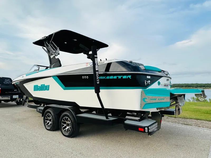 Slide: The Image of Malibu Wakesetter 24 MXZ 2021 - 13