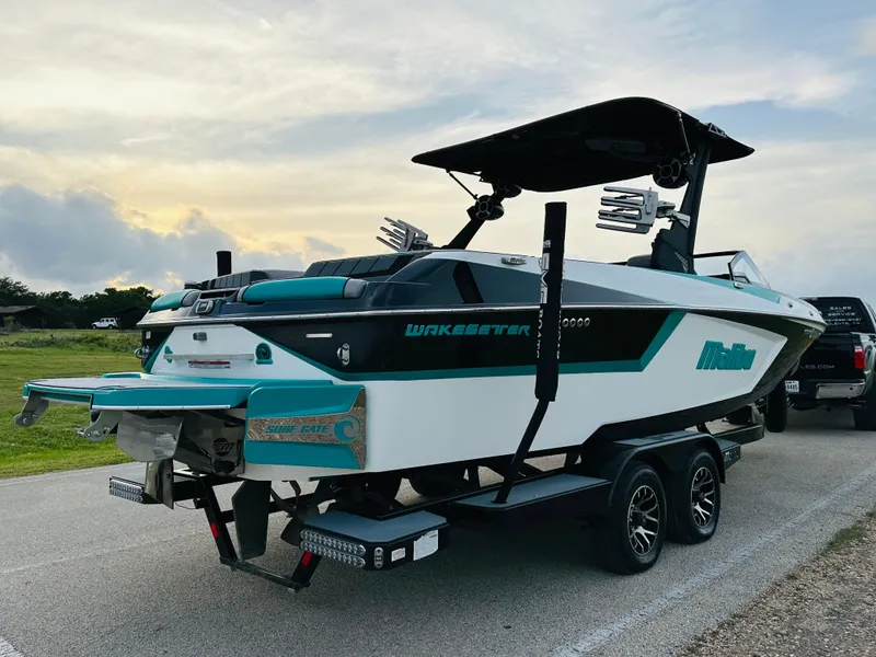 Slide: The Image of Malibu Wakesetter 24 MXZ 2021 - 16