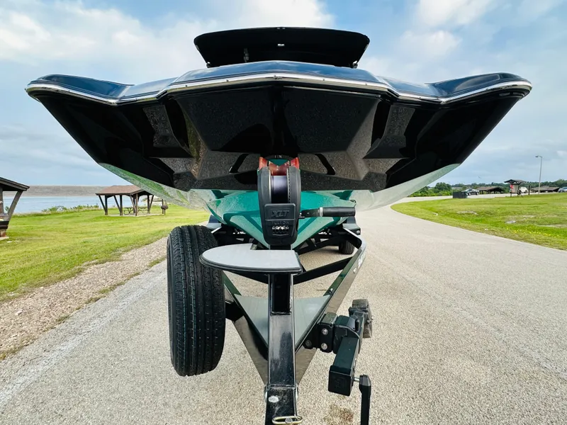 Slide: The Image of Malibu Wakesetter 24 MXZ 2021 - 19