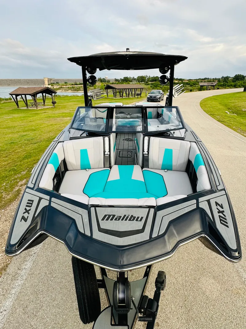 Slide: The Image of Malibu Wakesetter 24 MXZ 2021 - 20