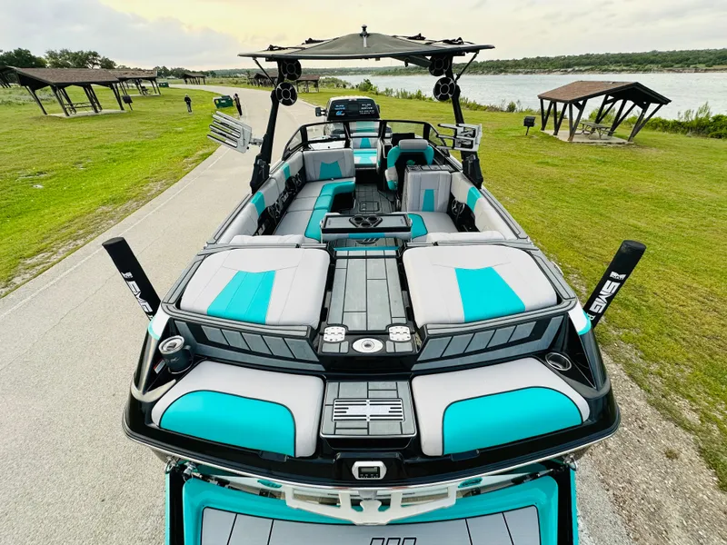 Slide: The Image of Malibu Wakesetter 24 MXZ 2021 - 22
