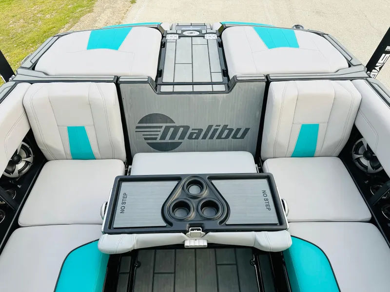 Slide: The Image of Malibu Wakesetter 24 MXZ 2021 - 26