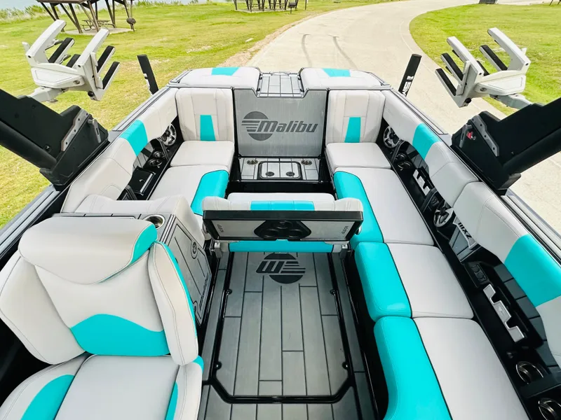 Slide: The Image of Malibu Wakesetter 24 MXZ 2021 - 29