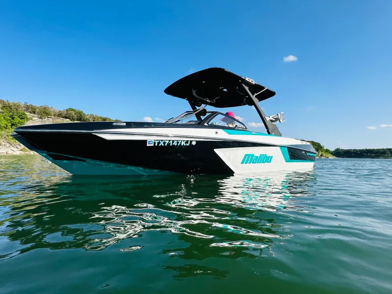 Slide: The Image of Malibu Wakesetter 24 MXZ 2021 - 3