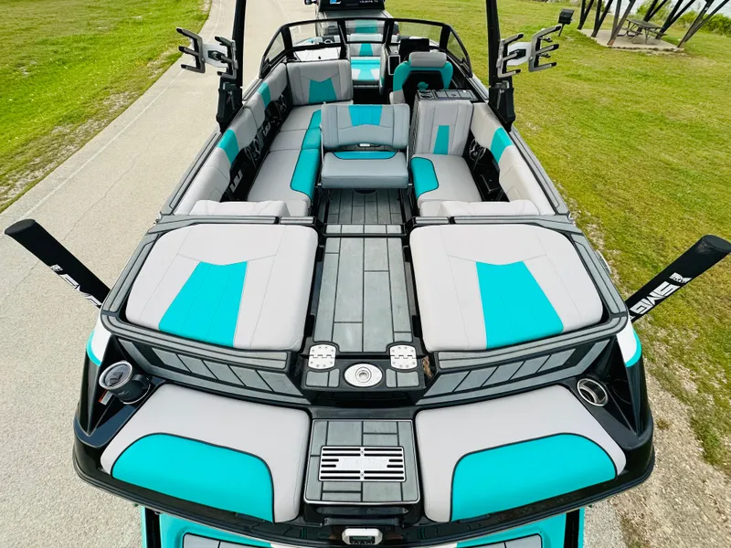 Slide: The Image of Malibu Wakesetter 24 MXZ 2021 - 30