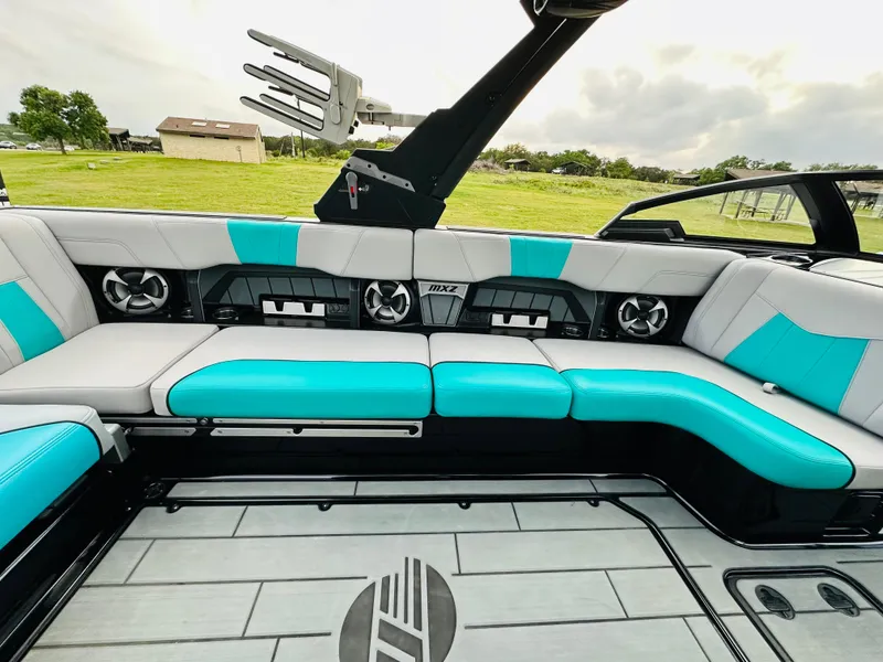 Slide: The Image of Malibu Wakesetter 24 MXZ 2021 - 31