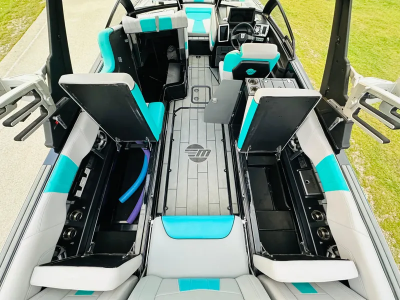 Slide: The Image of Malibu Wakesetter 24 MXZ 2021 - 32