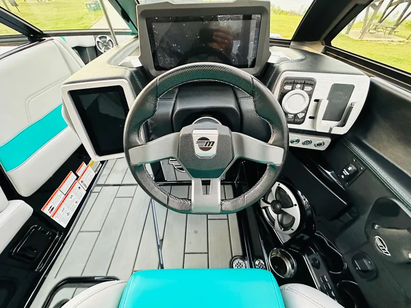 Slide: The Image of Malibu Wakesetter 24 MXZ 2021 - 35