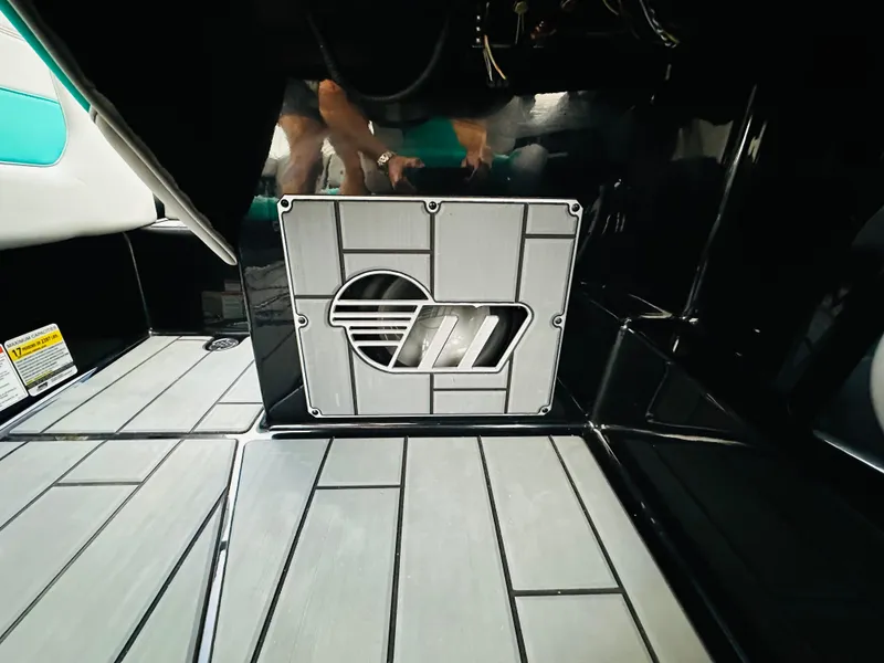 Slide: The Image of Malibu Wakesetter 24 MXZ 2021 - 36