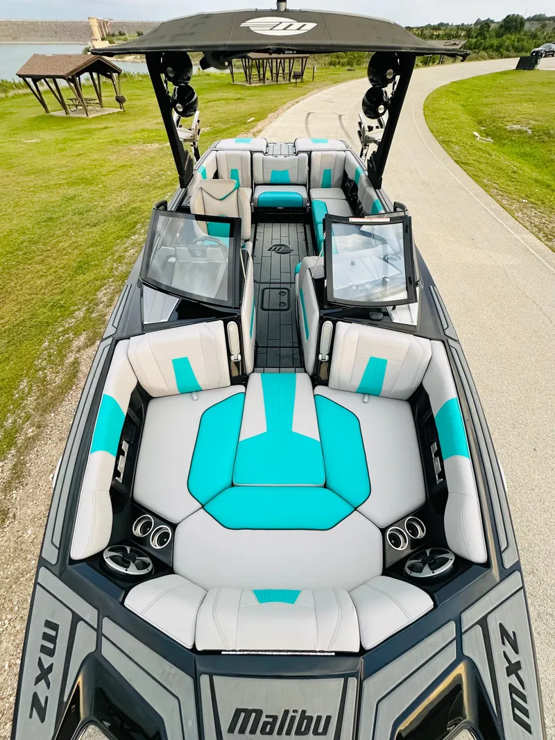 Slide: The Image of Malibu Wakesetter 24 MXZ 2021 - 40