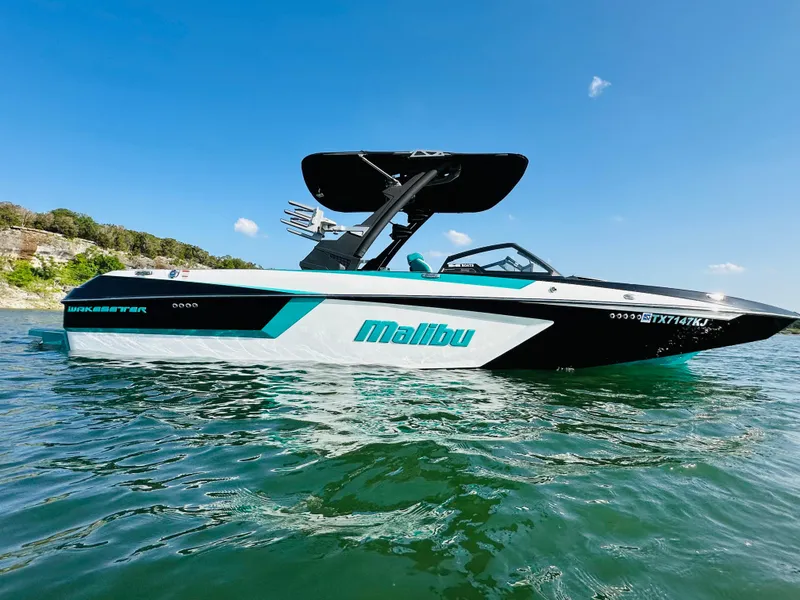 Slide: The Image of Malibu Wakesetter 24 MXZ 2021 - 5