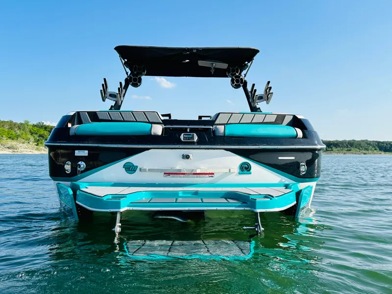 Slide: The Image of Malibu Wakesetter 24 MXZ 2021 - 7