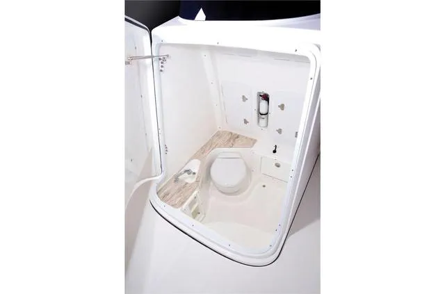 Slide: The Image of Edgewater 262CC 2022 - 16