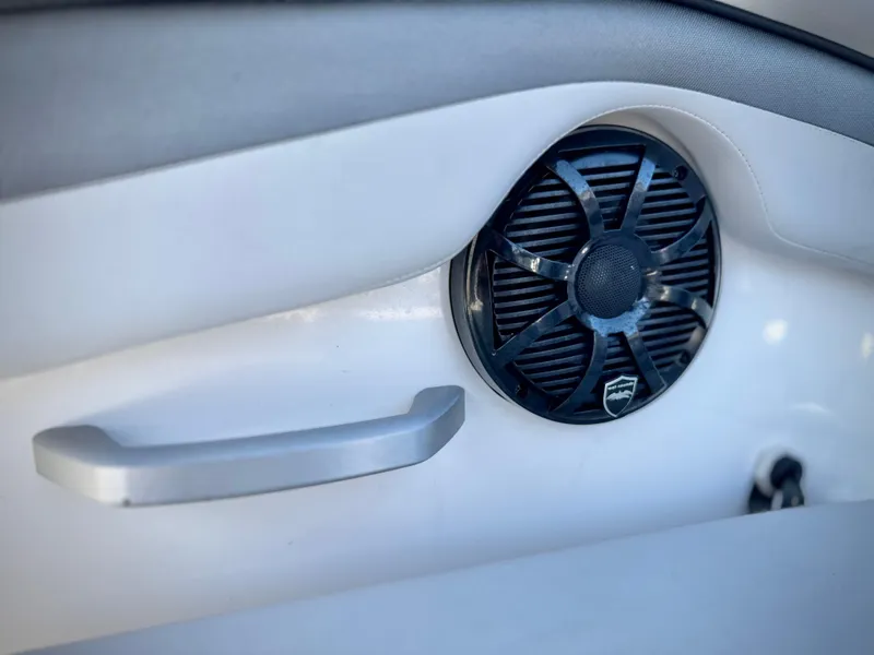 Slide: The Image of Speaker and handle on 2020 Yamaha AR240 boat interior. - 41