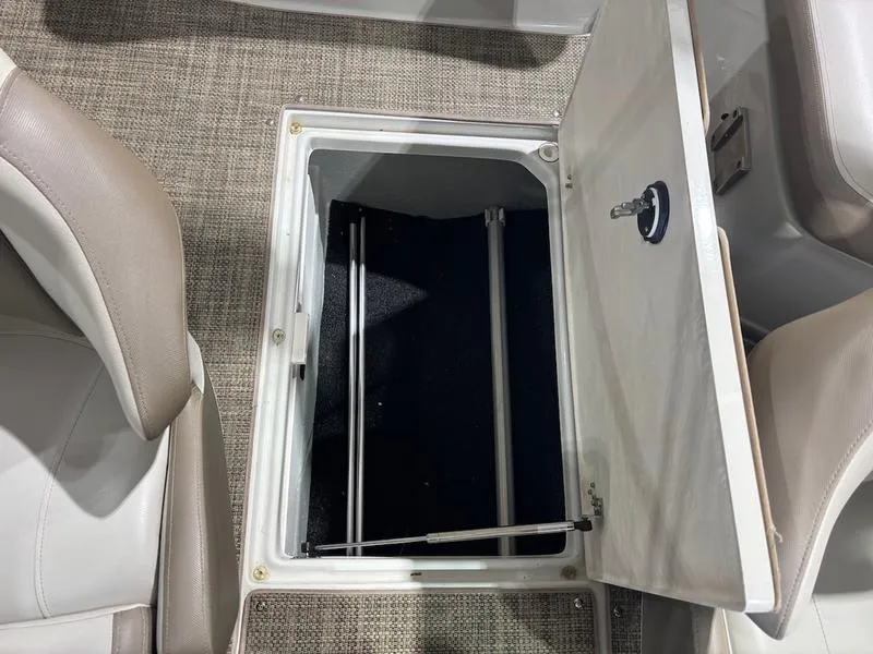 Slide: The Image of Crownline Boats E 215 XS 2019 - 1