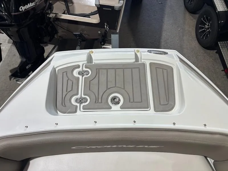 Slide: The Image of Crownline Boats E 215 XS 2019 - 11