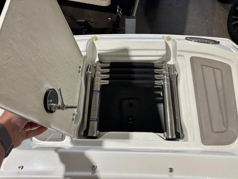 Slide: The Image of Crownline Boats E 215 XS 2019 - 12