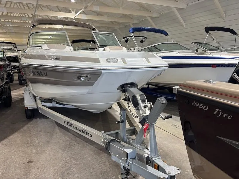 Slide: The Image of Crownline Boats E 215 XS 2019 - 3