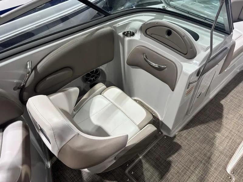 Slide: The Image of Crownline Boats E 215 XS 2019 - 9