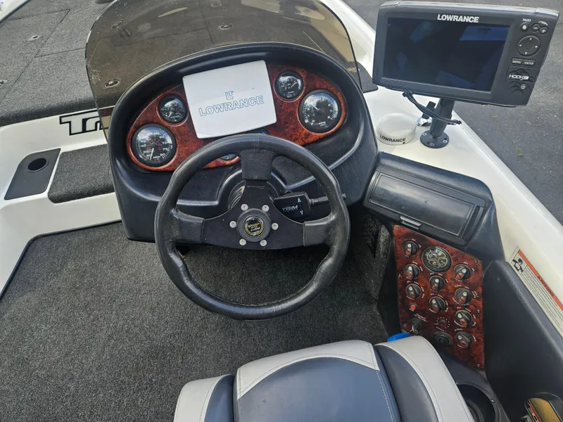 Slide: The Image of Cockpit of 2000 Triton TR 20 boat with steering wheel and Lowrance fishfinder. - 5