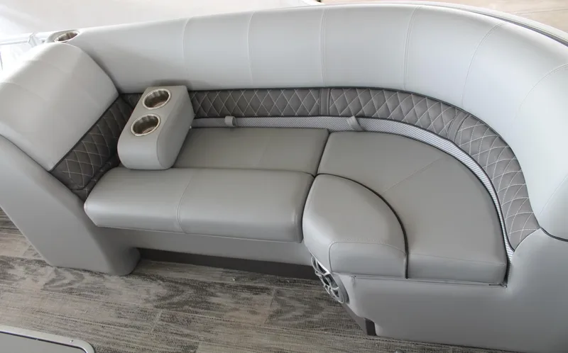 Slide: The Image of Ranger Boats 223C 2025 - 12