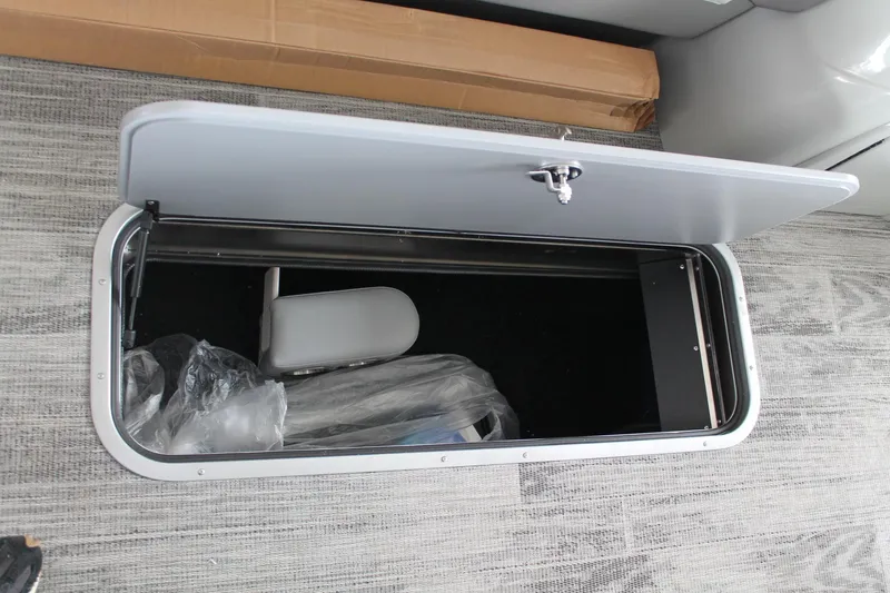 Slide: The Image of Ranger Boats 223C 2025 - 14