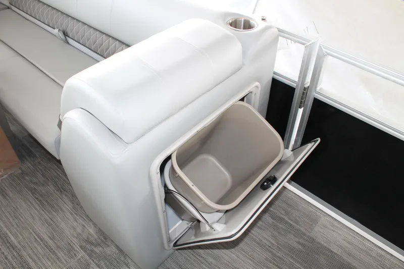 Slide: The Image of Ranger Boats 223C 2025 - 16