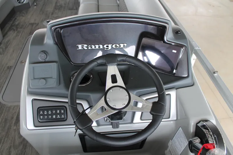 Slide: The Image of Ranger Boats 223C 2025 - 17