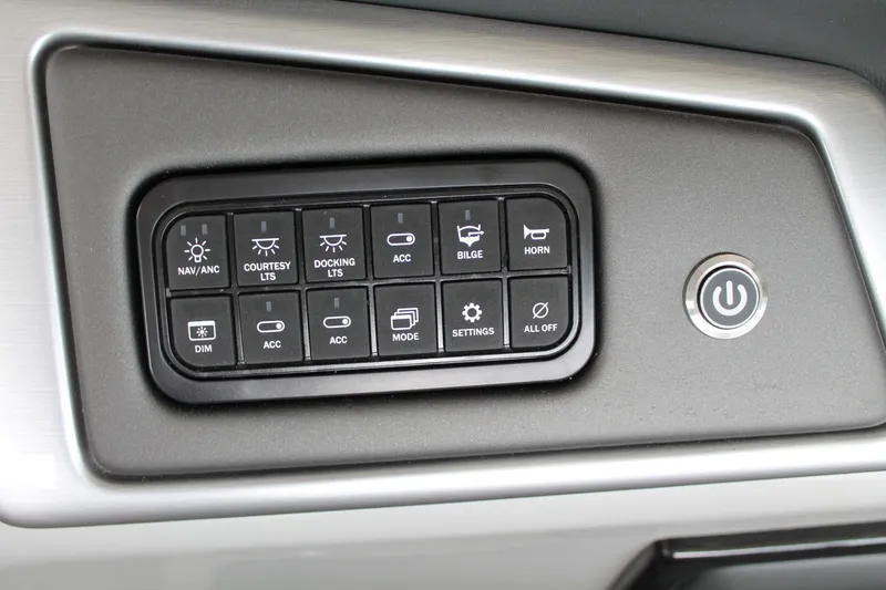 Slide: The Image of Ranger Boats 223C 2025 - 18