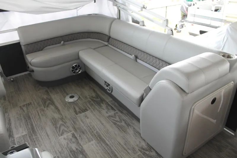 Slide: The Image of Ranger Boats 223C 2025 - 20