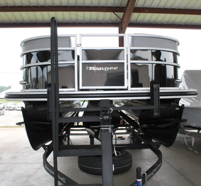 Slide: The Image of Ranger Boats 223C 2025 - 32