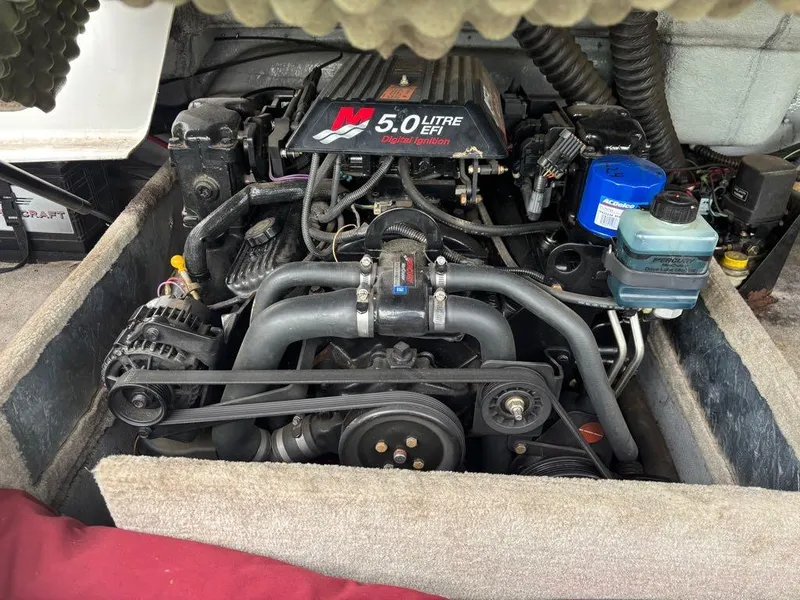 Slide: The Image of Crownline Boats 205 SS 2001 - 12