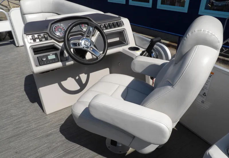 Slide: The Image of Sweetwater 2286 Tritoon 2022 - 14