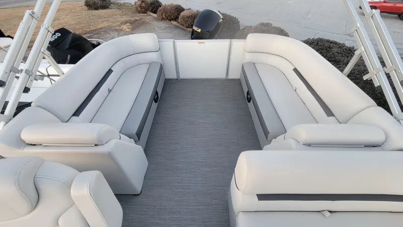 Slide: The Image of Sweetwater 2286 Tritoon 2022 - 17