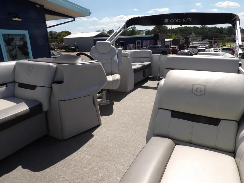 Slide: The Image of Sweetwater 2286 Tritoon 2022 - 3