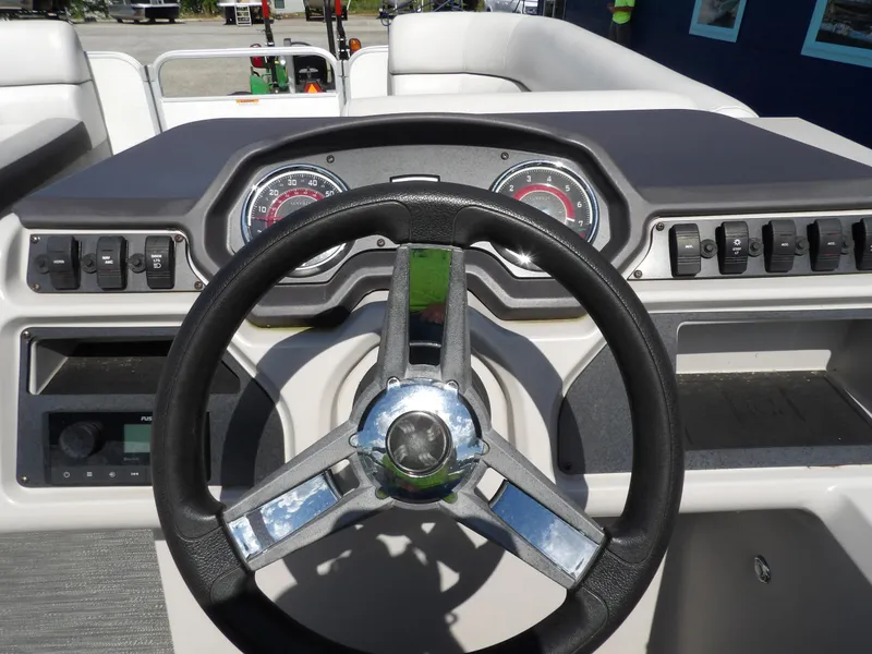 Slide: The Image of Sweetwater 2286 Tritoon 2022 - 5