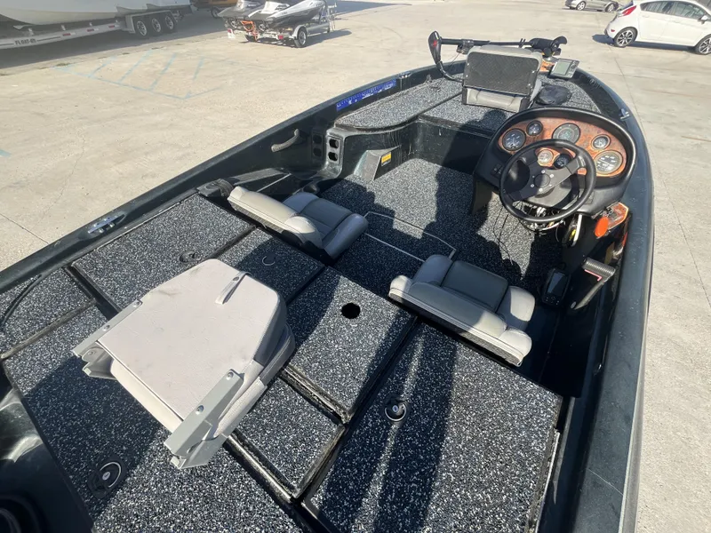 Slide: The Image of 1998 Triton Tr-17 boat interior with steering wheel and seating. - 10