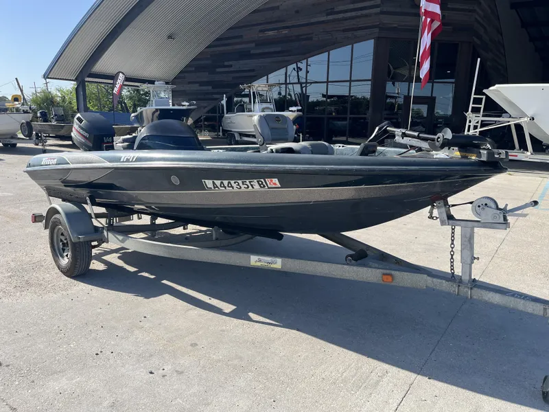 Slide: The Image of 1998 Triton Tr-17 boat on trailer, parked outside a dealership. - 8