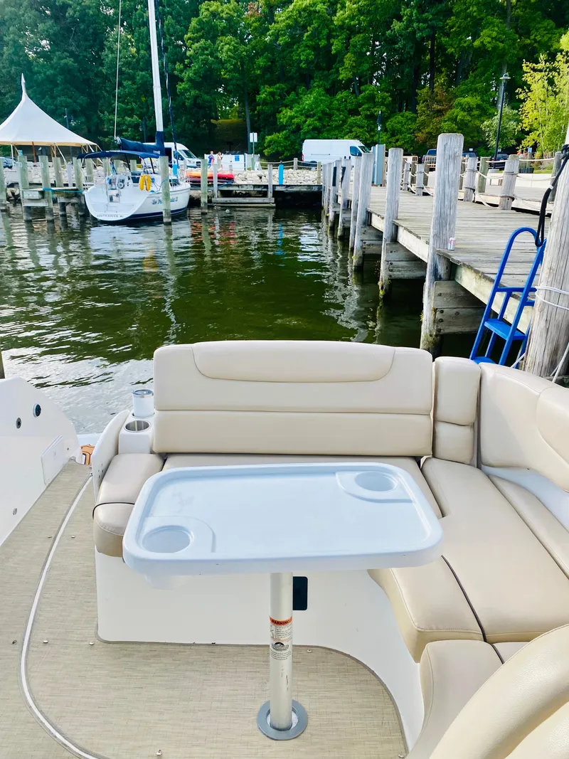 Slide: The Image of Rinker 290 Express 2015 - 27