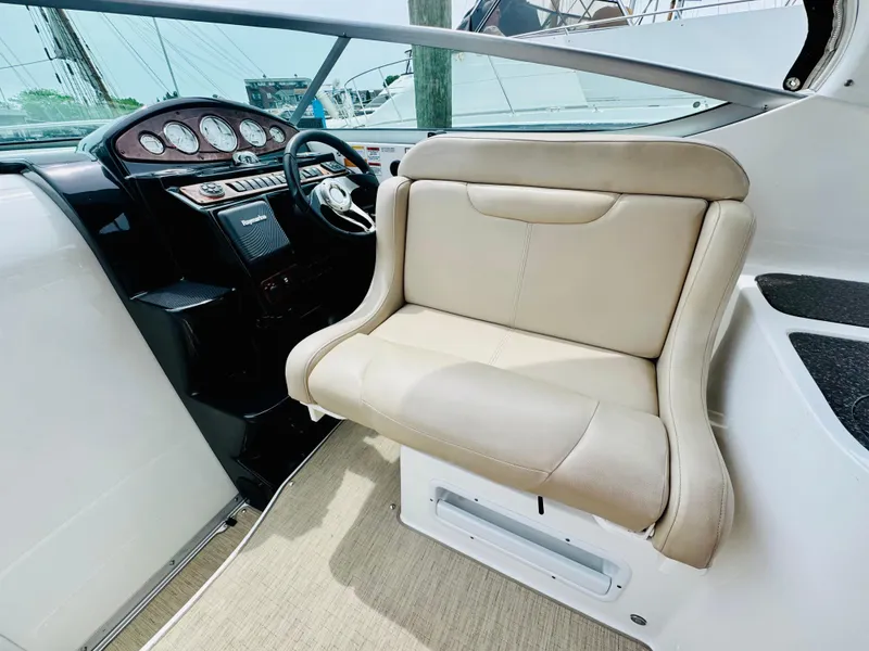 Slide: The Image of Rinker 290 Express 2015 - 5