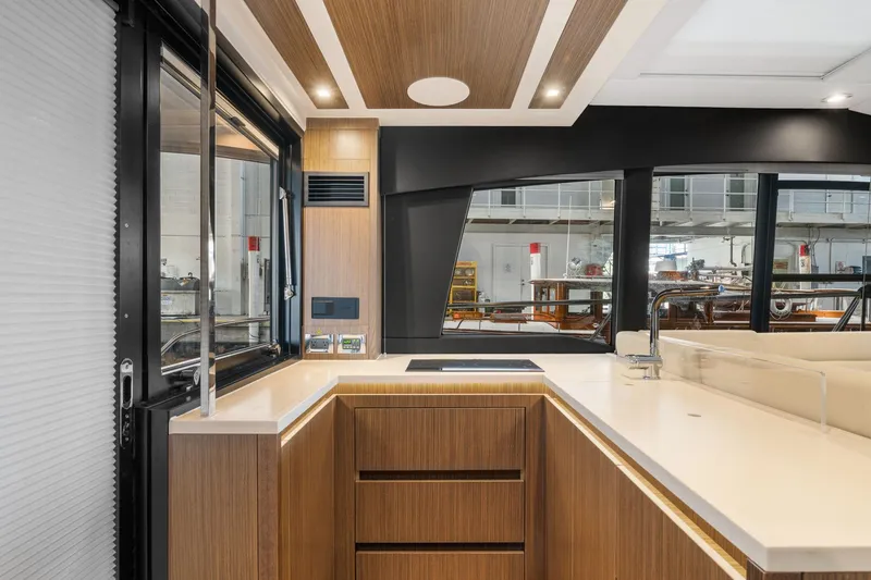 Slide: The Image of Sealine C430 2022 - 10