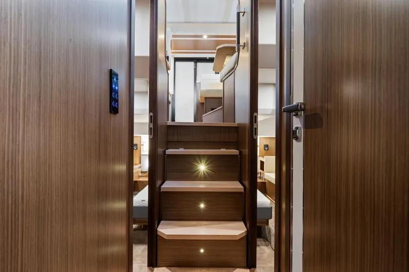 Slide: The Image of Sealine C430 2022 - 11