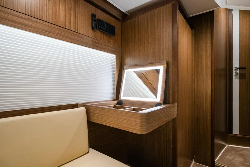 Slide: The Image of Sealine C430 2022 - 14