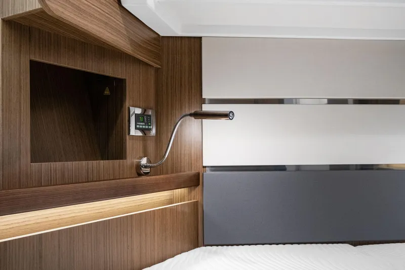 Slide: The Image of Sealine C430 2022 - 18