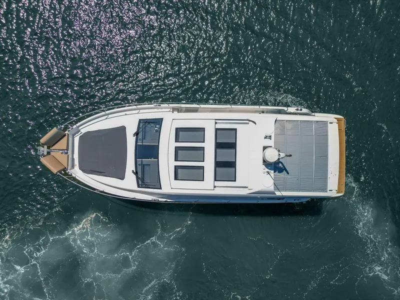 Slide: The Image of Sealine C430 2022 - 2