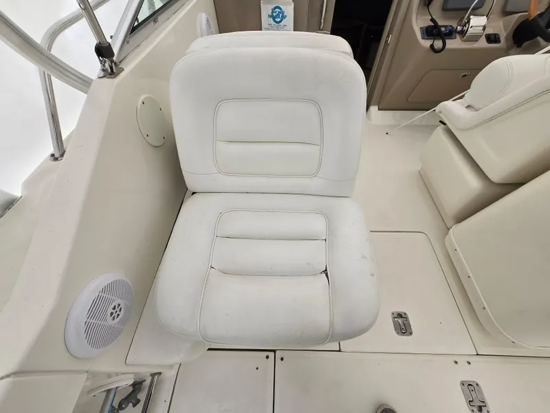 Slide: The Image of White seat on 2005 Sea Ray 290 Amberjack boat interior. - 19